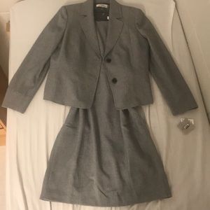 Grey Formal/Business Dress Suit